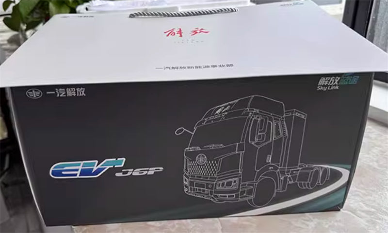 FAW Jiefang J6P Lantu New Energy Tractor Pure Electric Sky Blue 1:24 Truck Pre-built Model