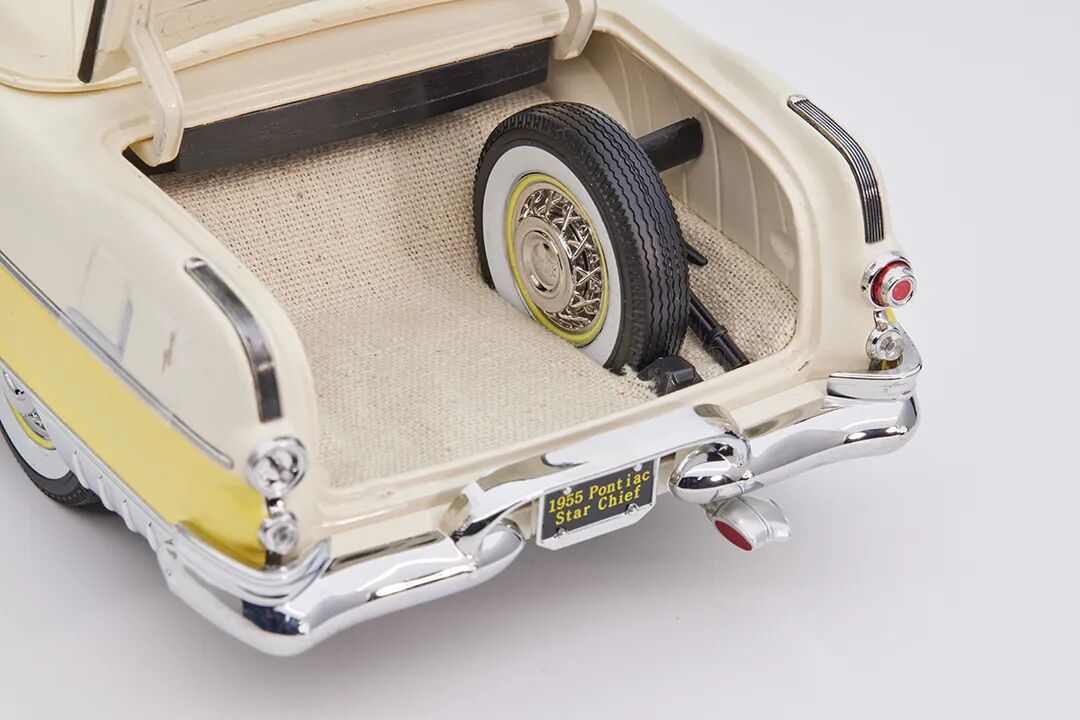 Sun Star 1:18 1955 Pontiac Star Chief Open Convertible diecast model yellow