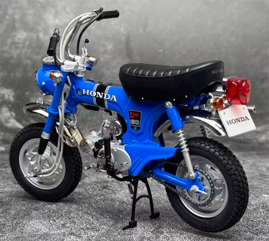 EBBRO HONDA DAX ST50 1969 blue 1:10 motorcycle Pre-built Model view2