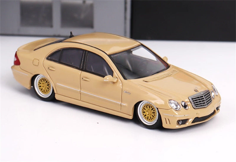 MK MODEL Classic Four-Eyed Mercedes-Benz E63 W211 Desert Yellow Low lying version 1:64 Car Pre-built Model view5
