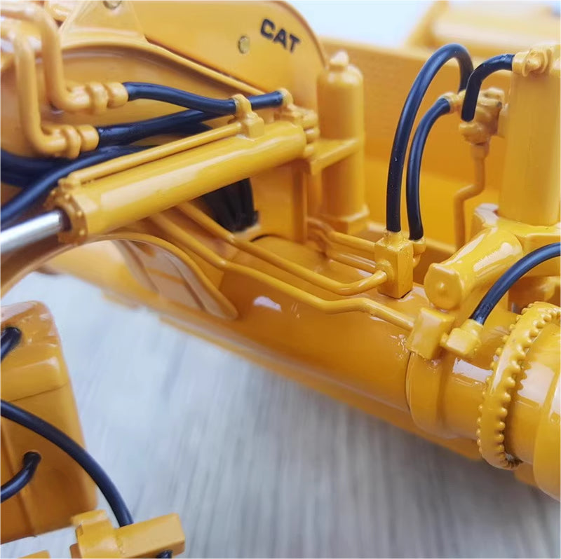 CCM CAT 651B Wheel Tractor Scraper 1:48 Truck Pre-built Model