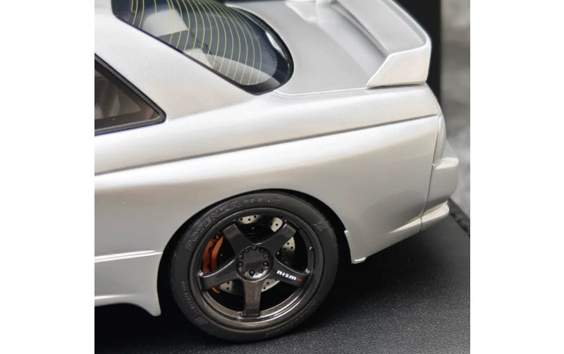 1:18 Nissan GT-R (R32) Silver MOTORHELIX Limited 99 pcs Resin Car Model