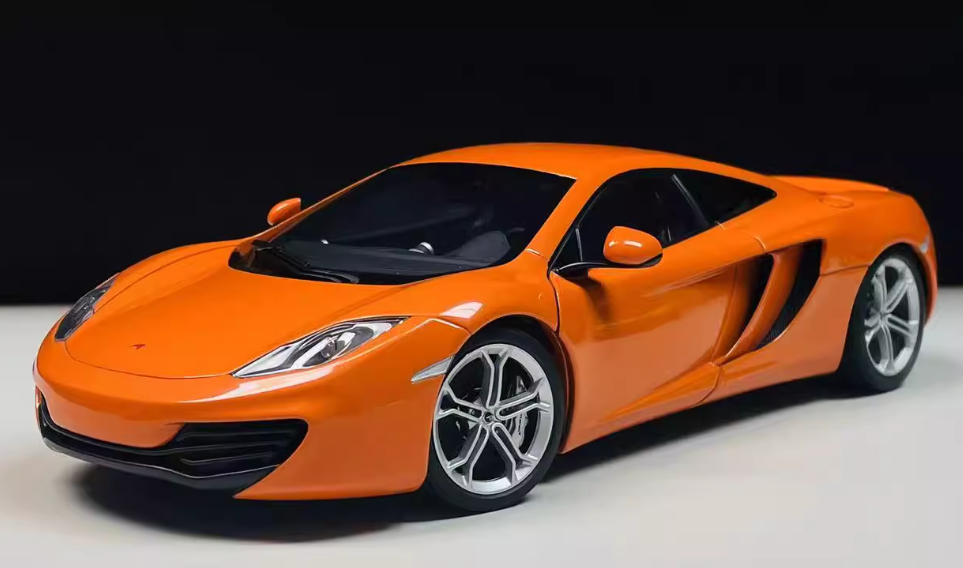 AUTOART McLaren MP4-12c Orange 1:18 Car Pre-built Model view1