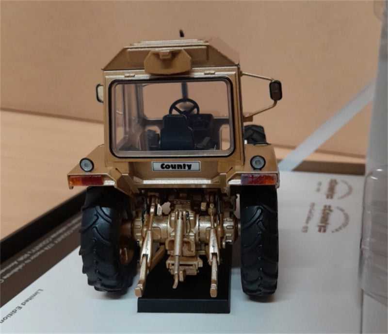 Universal Hobbies FORD COUNTY 1174 tractor gold Limited Edition 50th anniversary 1:32 Truck Pre-built Model