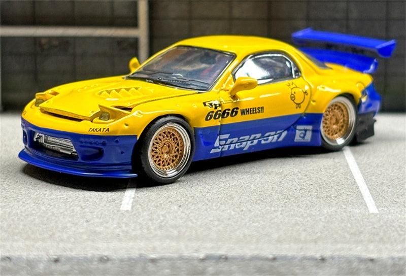 Master Mazda RX-7 FC3S Rocket Runny Pandem Blue yellow double spelling Limited Edition 1:64 Car Pre-built Airliner Model Display view1