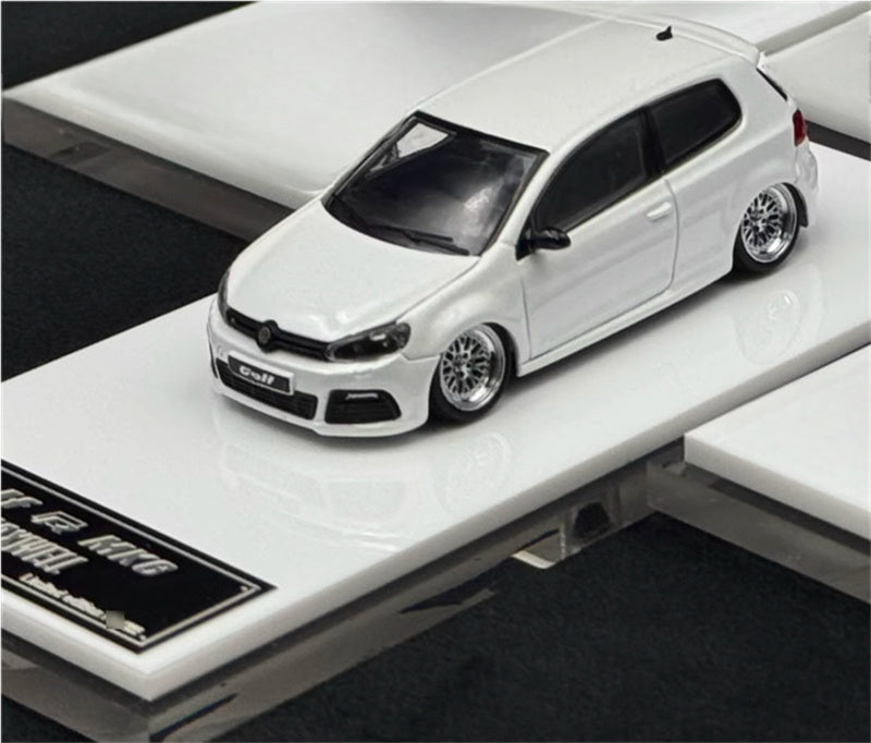Max well Volkswagen Golf R MK6 Exhibition Edition White low stance White base Limited Edition 1:64 Car Pre-built Airliner Model Display view5