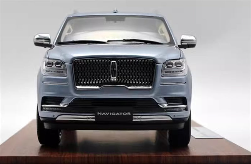 NAVIGATOR LINCOLN NAVIGATOR light blue SUV 1:18 Car Pre-built Model view6