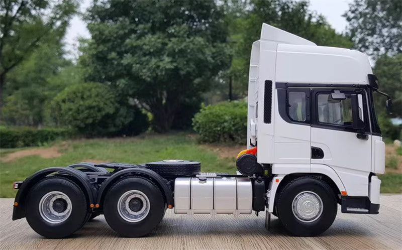 SHACMAN Delong X3000 Tractor trailer White with Spare Tire Edition 1:24 Truck Pre-built Model
