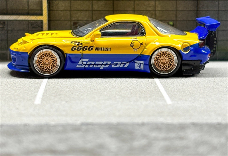 Master Mazda RX-7 FC3S Rocket Runny Pandem Blue yellow double spelling Limited Edition 1:64 Car Pre-built Airliner Model Display view2