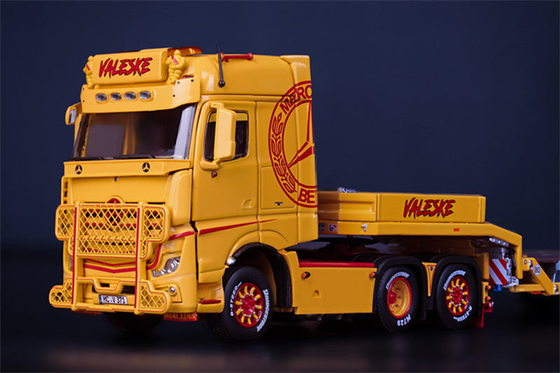 IMC Mercedes Benz Actros GigaSpace 6x2 with Nooteboom semi low loader with wheel wells VALESKE 1:50 Truck Pre-built Model