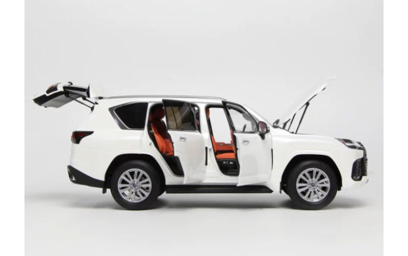 1:18 Lexus LX600 White LCD MODELS DIECAST Truck Model