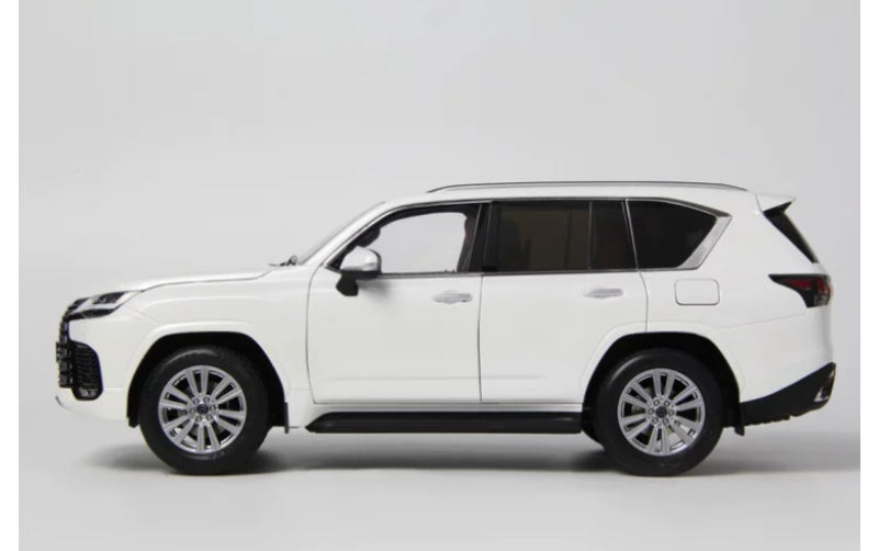 1:18 Lexus LX600 White LCD MODELS DIECAST Truck Model