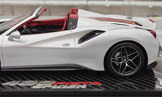 BBR MODELS FERRARI 488 Pista Spider convertible Silver calipers Carbon fiber base Limited Edition 28PCS ONLY 1:18 Car Pre-built Model view2