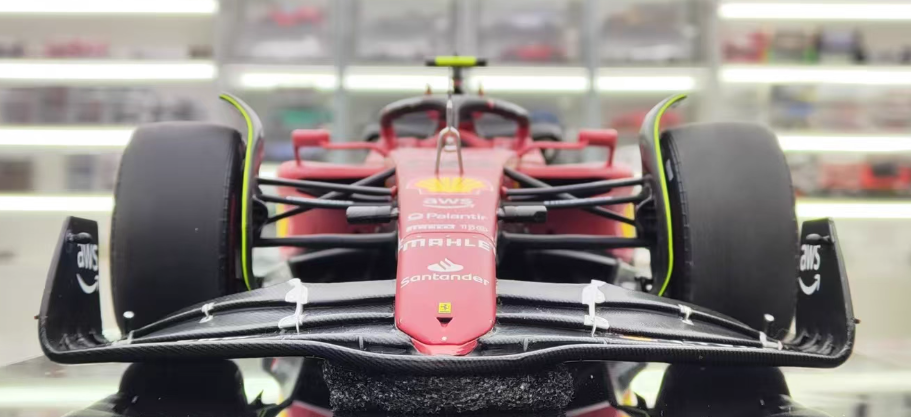 Amalgam 2022 Ferrari F1 75 Bahrain Station #55 Sainz Santander V-Power aws Palantir Richard Mille Velas Snapdragon MAHLE Ceva 1:18 Car Pre-built Model view4