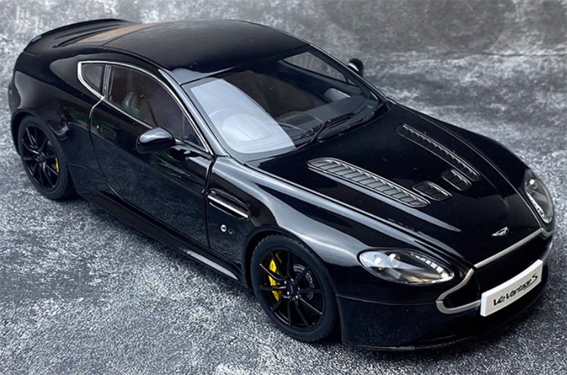 AUTOART Aston Martin V12 Vantage S 2015 black 1:18 Car Pre-built Model view10