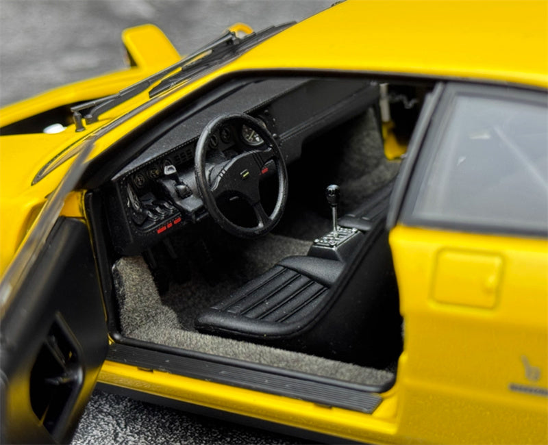 Kyosho Lamborghini Urraco Rally Yellow tail version 1:18 Car Pre-built Model view2