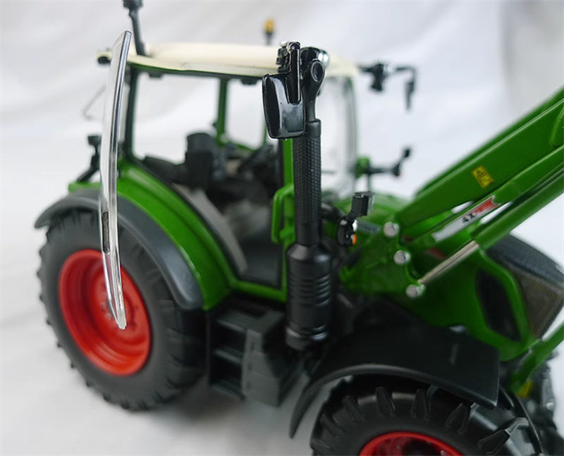 USK Fendt 313 Vario Bale Grapple Green 1:32 Truck Pre-built Model