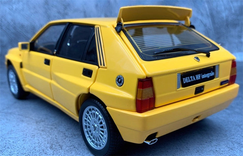 Kyosho LANCIA Delta HF Integrale 1992 Yellow 1:18 Car Pre-built Model view3