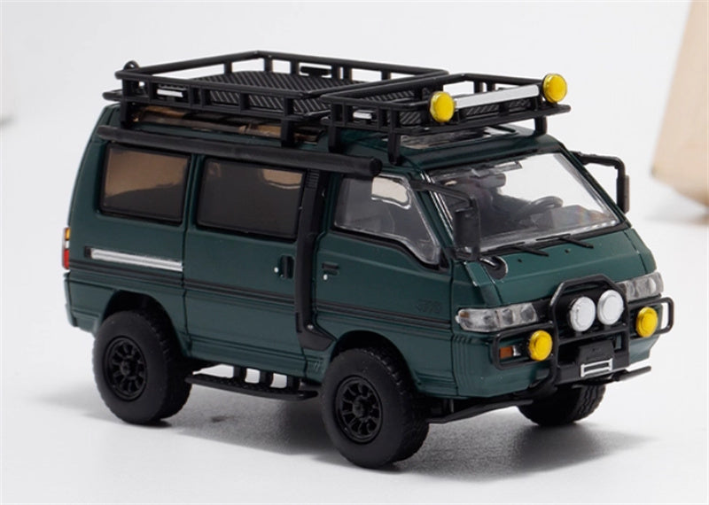 Autobots Models Mitsubishi Delica 3rd Generation Wagon 4X4 Off Road Modified Edition Green w/ accessories 1:64 Car Pre-built Model view5