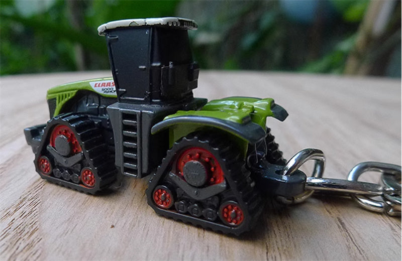 Universal Hobbies Claas Xerion 5000 tracked tractor keychain Green  Keychain Pre-built Model