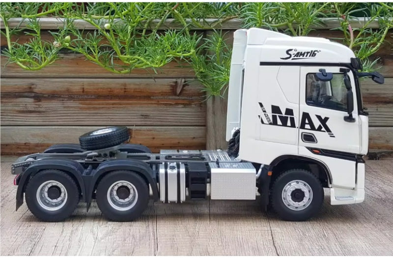 Sinotruk HOWO MAX tractor White 1:24 Truck Pre-built Airliner Model Display view3