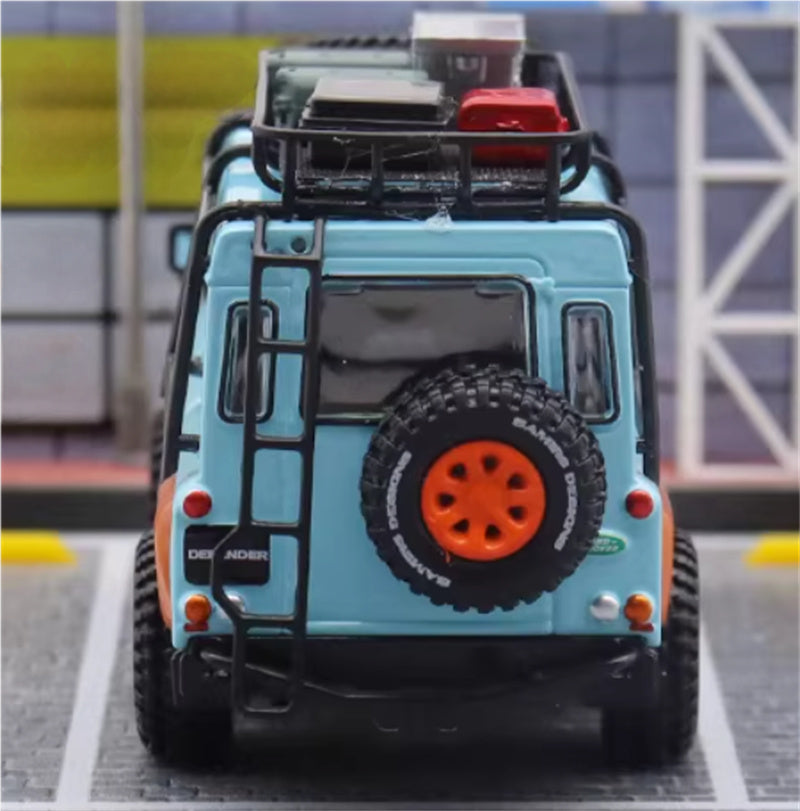 Master Land Rover Defender Van Gulf with accessories 1:64 Car Pre-built Airliner Model Display view4