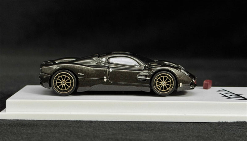 CM Model Pagani Utopia All Carbon Black 1:64 Car Pre-built Model view2