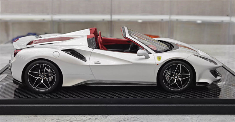 BBR MODELS FERRARI 488 Pista Spider convertible Silver calipers Carbon fiber base Limited Edition 28PCS ONLY 1:18 Car Pre-built Model view5