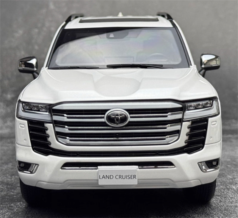 LCD-MODELS Toyota Land Cruiser LC300 ZX SUV white 1:18 Car Pre-built Model view9