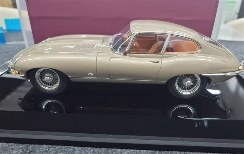 1:18 Jaguar E-type 1961 Amalgam Hardtop Resin Car Model view1