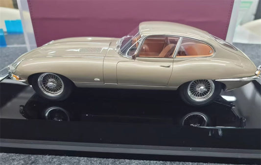 1:18 Jaguar E-type 1961 Amalgam Hardtop Resin Car Model view1