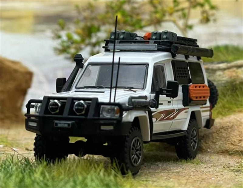 Autobots Models Toyota Land Cruiser LC78 J70 Off road modified version of personnel carrier White embossed version 1:64 Truck Pre-built Model view1