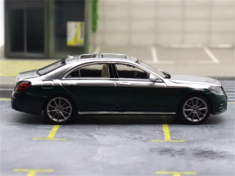 Master Mercedes Benz S-Class S450 W222 Green and Silver Double Splicing 1:64 Car Pre-built Airliner Model Display view3