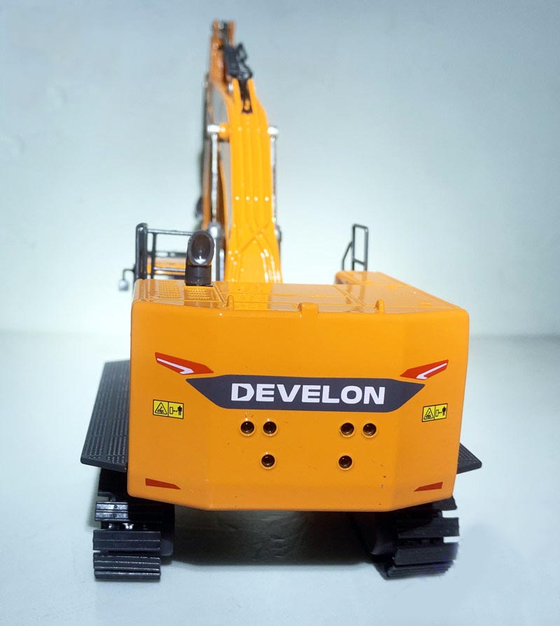 1:50   DX 800LC Develon   Diecast Model