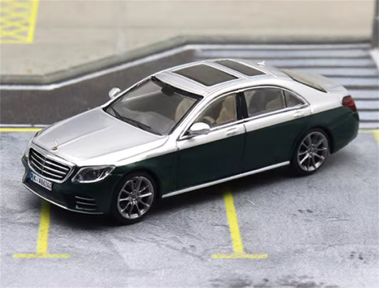 Master Mercedes Benz S-Class S450 W222 Green and Silver Double Splicing 1:64 Car Pre-built Airliner Model Display view1