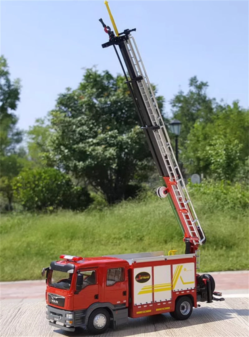 JIEDA Man Urban Main Battle Fire Truck Red 1:43 Truck Pre-built Model