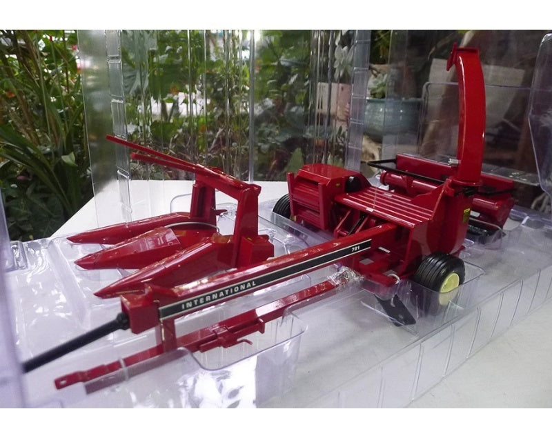 1:16 CASE IH  781 SpecCast  Red DIECAST Model