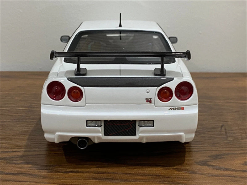 1:18 Nissan GTR BNR34 White OTTO Resin Car Model view9