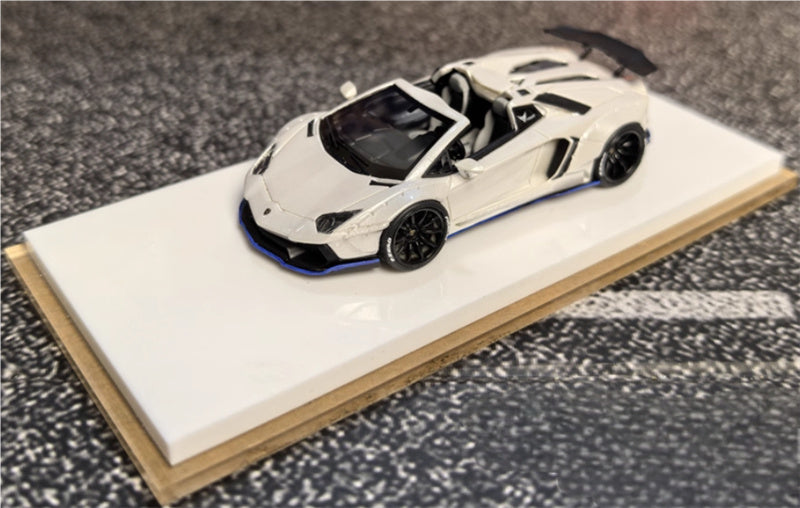 Fine works 64 Lamborghini LP700 LB Convertible Edition Limited Edition 199PCS ONLY Pearlescent White 1:64 Car Pre-built Model view1