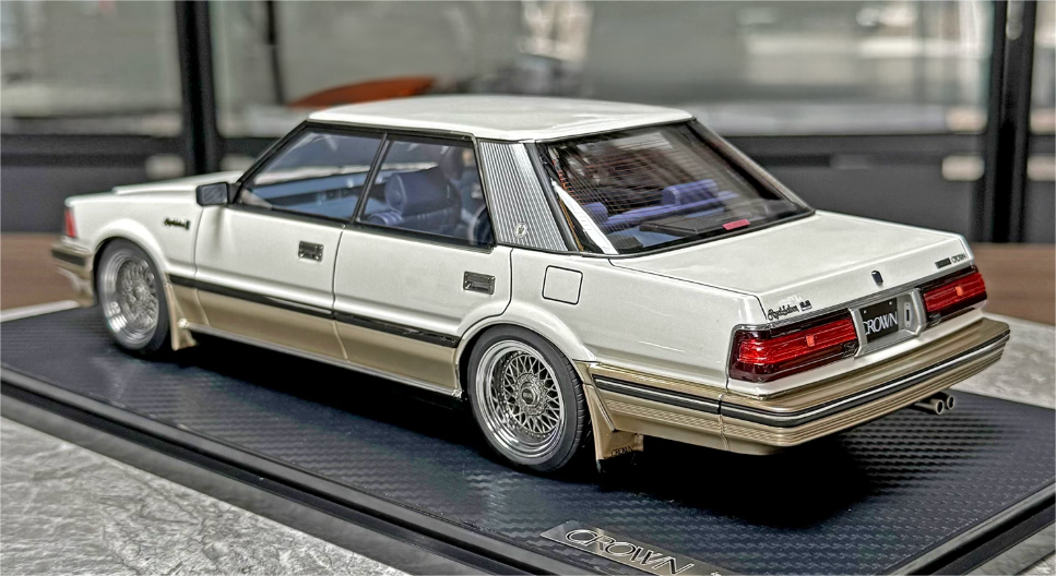 1:18 Toyota Crown G (120)  white  IGNITION MODEL 2.8 Silver Wheel Resin car Model