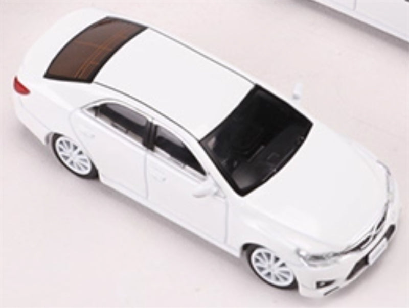 GCD Toyota Mark X White RHD 1:64 Car Pre-built Model view2