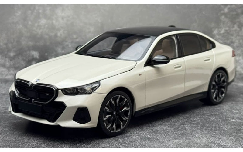1:18 BMW I5 2023 White MINICHAMPS DIECAST Car Model