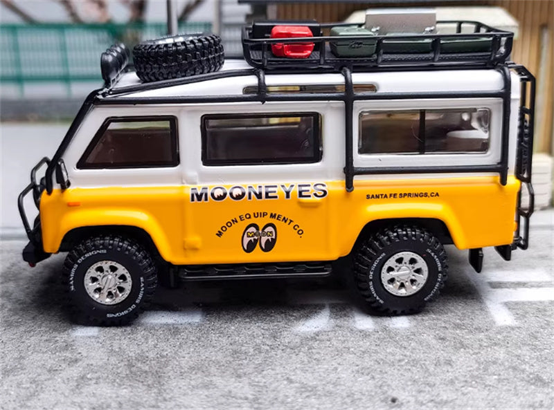 Master Land Rover Defender Van MOONEYES Painting with accessories 1:64 Car Pre-built Airliner Model Display view5