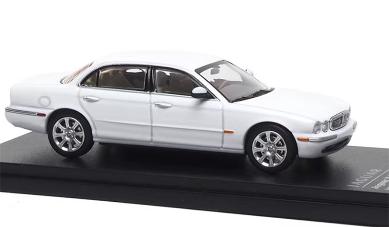 Almost Real Jaguar XJ6 X350 White 1:64 Car Pre-built Airliner Model Display view5