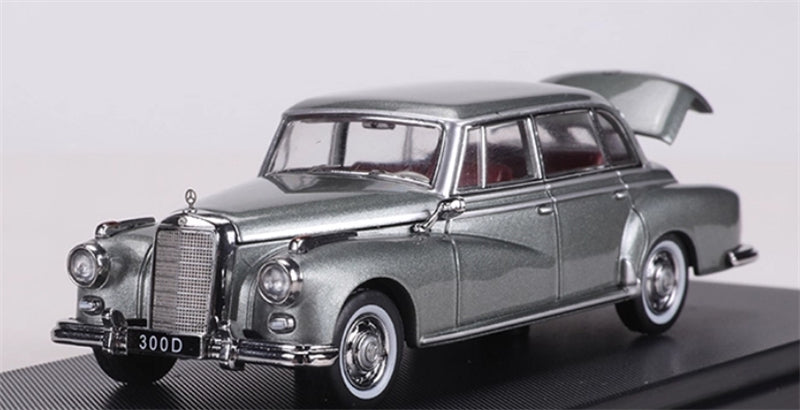 GFCC Mercedes Benz 300D 1959 classic car Metallic Green LHD 1:64 car Pre-built Model view4