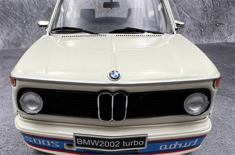 Kyosho Bmw 2002 Turbo White 1:18 Car Pre-built Model view7