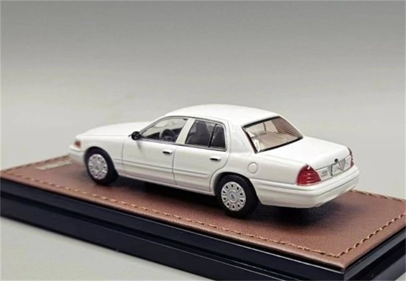 1:64 Ford Crown Victoria White with Silver Wheels GOC DIECAST Limited Edition 799pcs ONLY Model