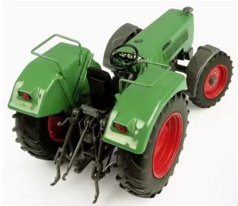 Universal Hobbies Fendt Farmer 105S-4WD tractor Green 1:32 Truck Pre-built Model