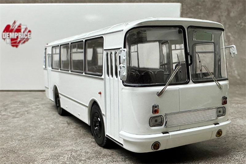 DEMPRICE Russian 695 Bus white 1:43 Bus Pre-built Model view5