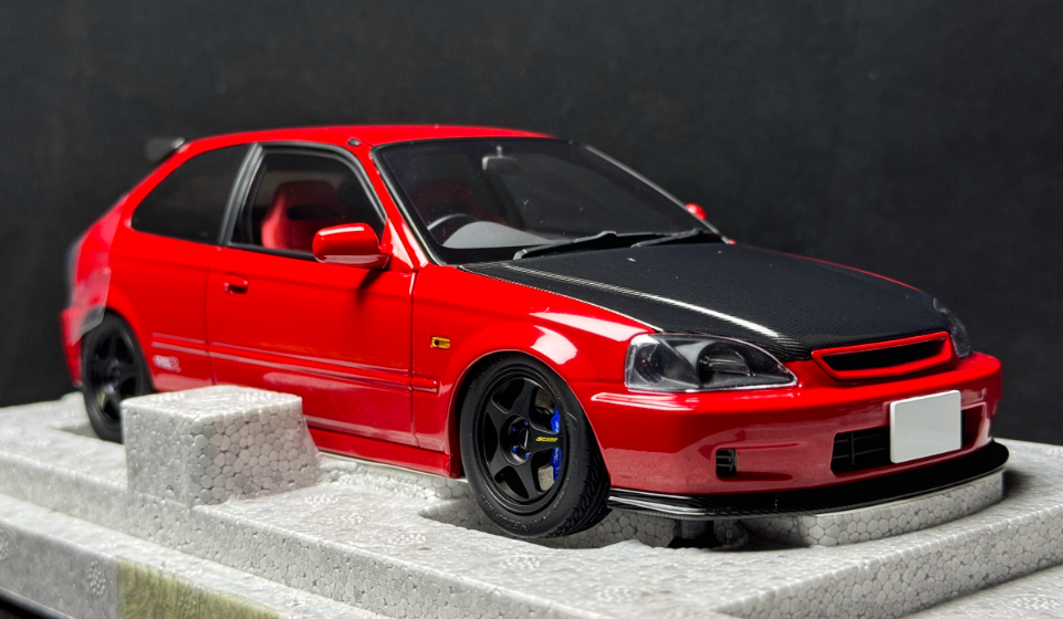 Motorhelix Honda Civic Type R EK9 Milan Red/Carbon Fiber Head Cover Limited Edition 599PCS ONLY 1:18 Car Pre-built Model view10